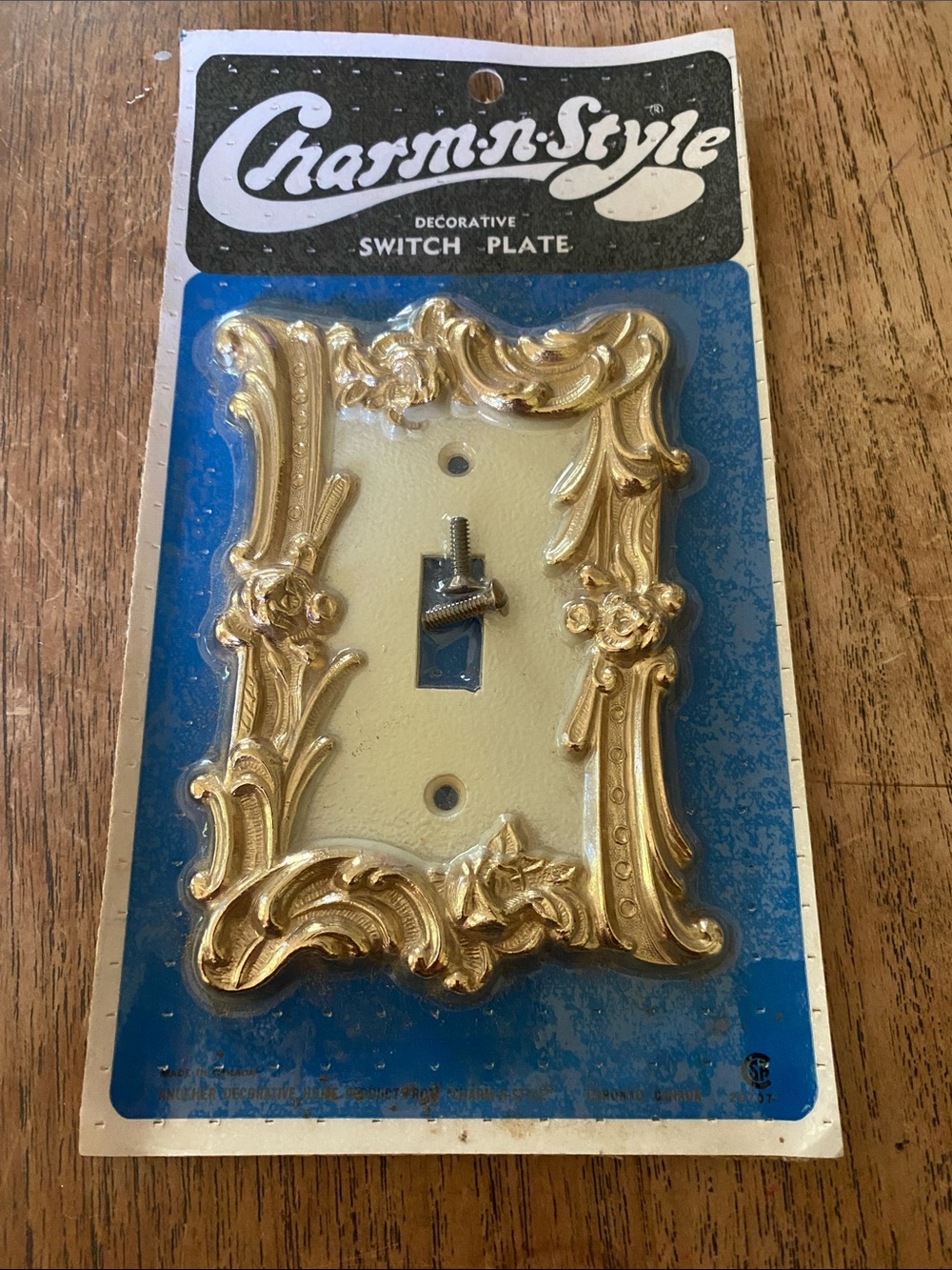 New in Pkg Vintage Charm’N Style  Decorative Switch Plate Light Gold